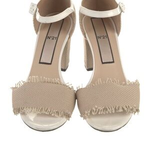 No. 21 Beige and White Heeled Sandals